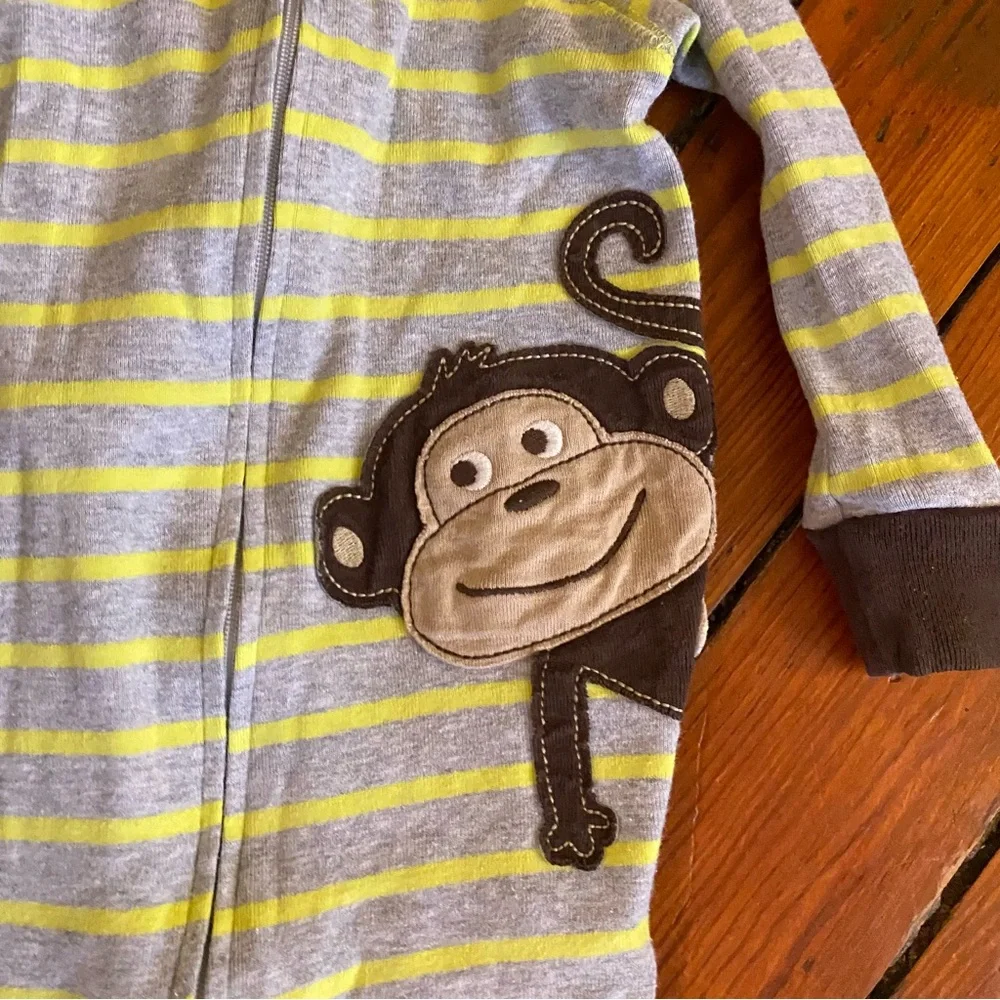🧩 2/$25 Carters Bundle of Zip Up Pajamas Size 12 Months